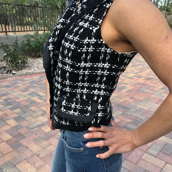 Vest - Picture 2 of 7